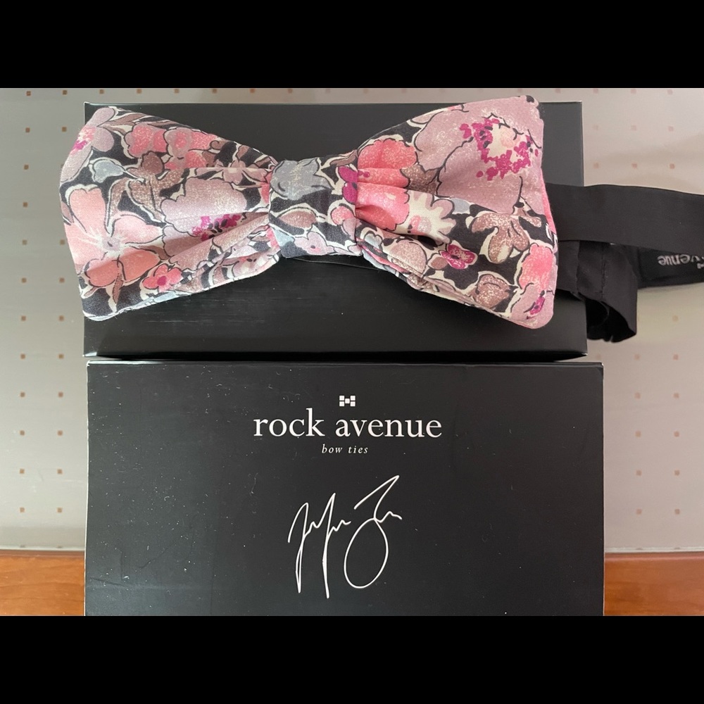 Pre-tied Floral bow tie. Great for Prom